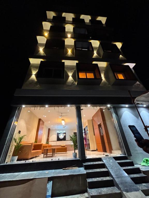 a view of the front of a building at Hotel Manchester Royals LLP in Boria Kalān