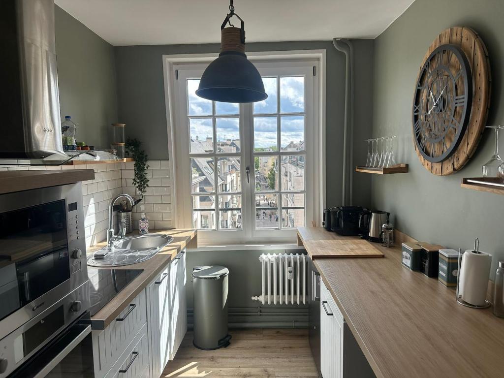 a kitchen with a sink and a window in it at Séjour agréable à Plaisir - 456 in Rouen
