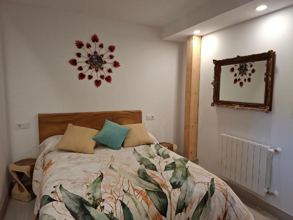a bedroom with a bed and a mirror on the wall at La Capital del Mundo in Arredondo