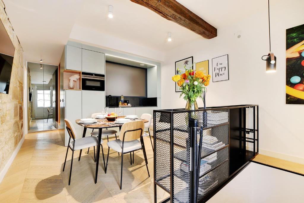 Lavie Maion Prestige Near Place des Vosges