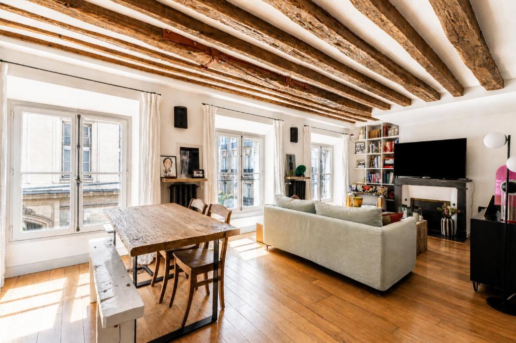 Haussmannian Flat - Saint-Germain & Invalides