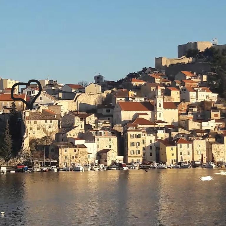 Šibenik,center with private free parking