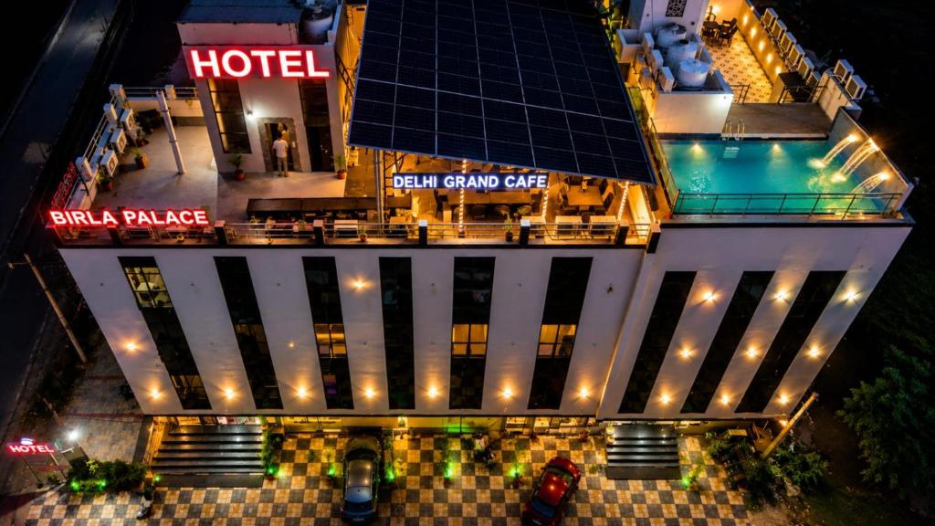 Bazen v nastanitvi oz. blizu nastanitve Hotel Birla Palace