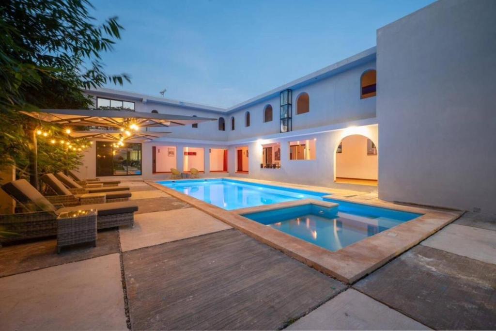 a swimming pool in the backyard of a house at Finca Estrella de ASIA in Mérida