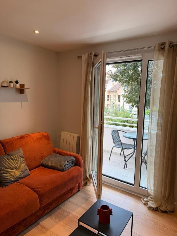 Cozy Studio with a Quiet Balcony - Near Center