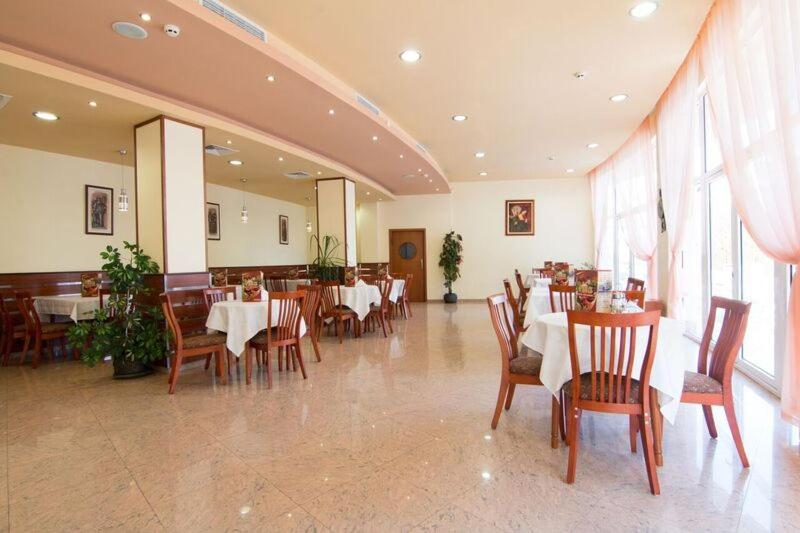 Restaurace v ubytování Hotel Veris