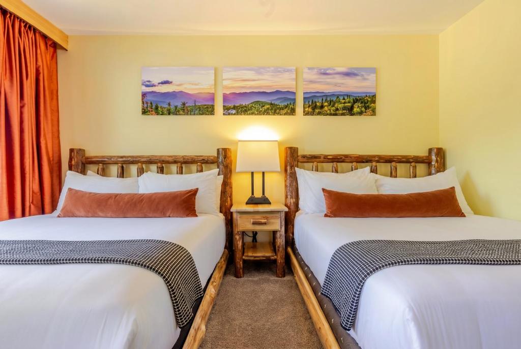 Adirondack Spruce Lodge - Queen Room