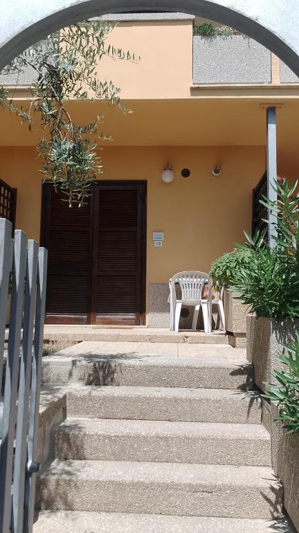 a set of stairs leading to a house with a door at La Perla sul Trasimeno in San Feliciano