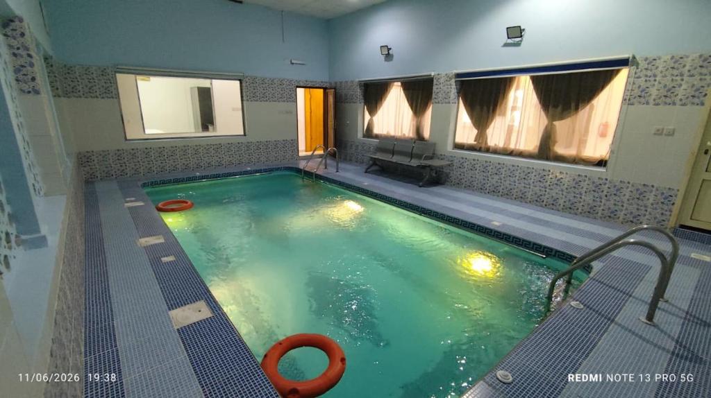 a large swimming pool with a frisbee in it at شاليه سما in Taif