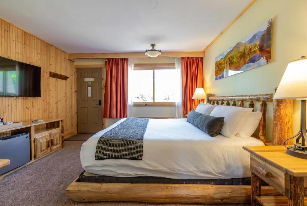 Adirondack Spruce Lodge - King Room