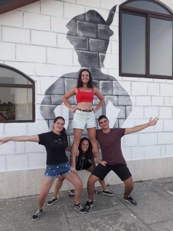 a group of people standing in front of a wall at Doroteafarm, dove saltiamo sull'amore e i sogni in Scalea