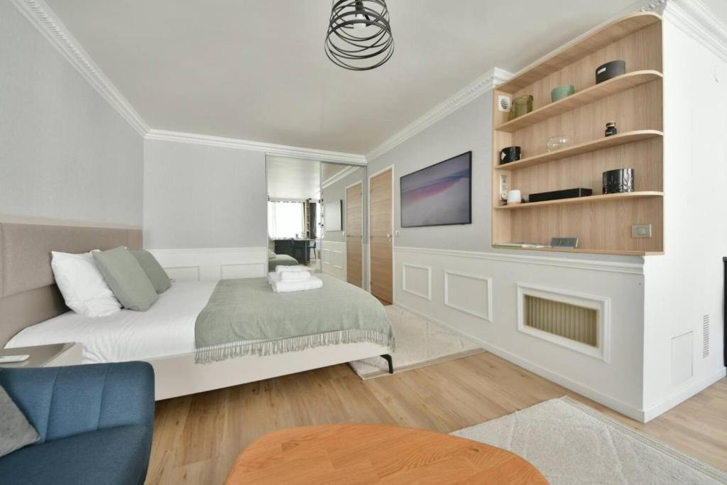 Elegant Studio near Champs Elysees and Madeleine