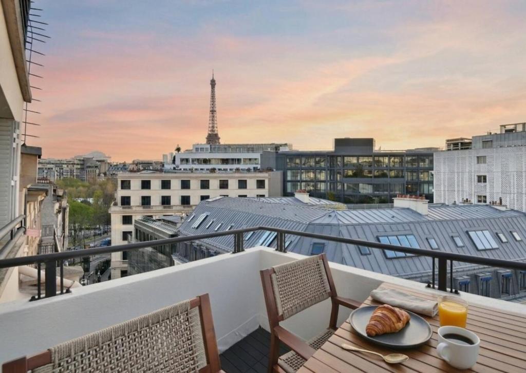 Eiffel Tower View Champs Elysees Prestige 1BR