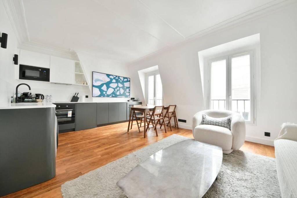 Cozy and Chic 1BR Near Champs Elysees