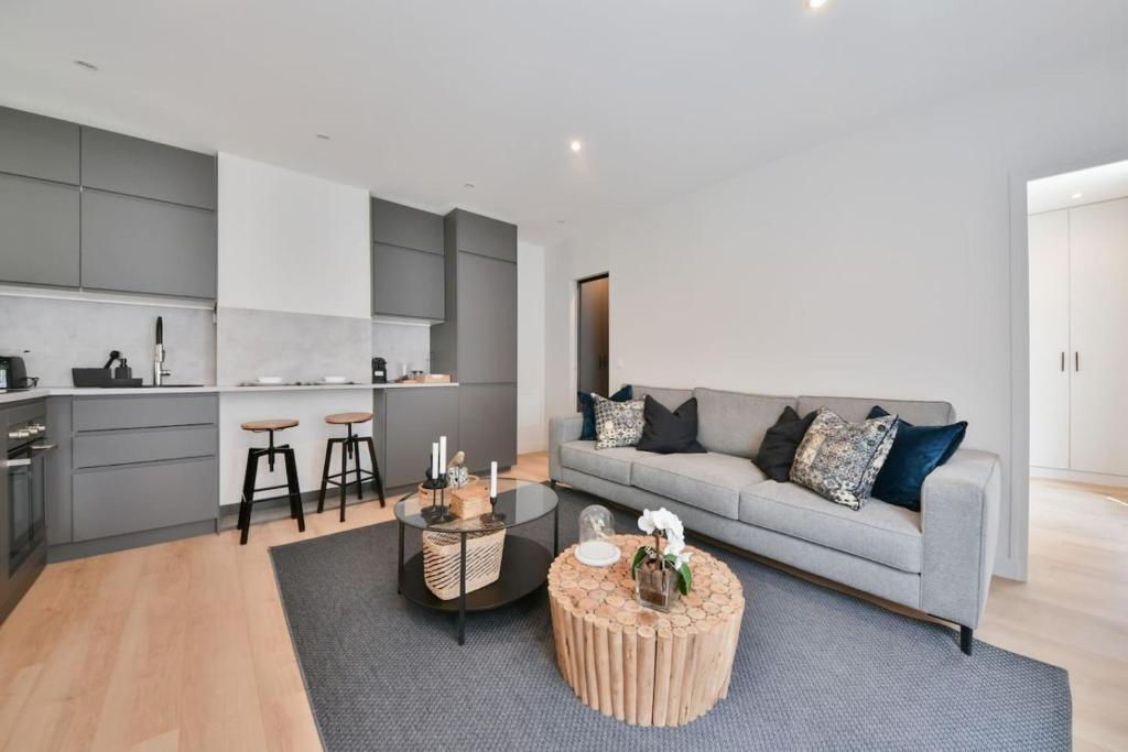 Chic 1BR Central Location Newly Refurbished