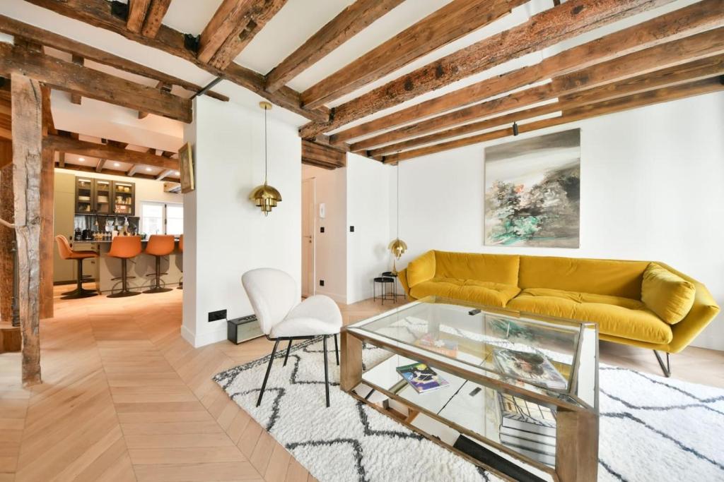 Luxurious 3BR near Champs Elysees Parisian Charm