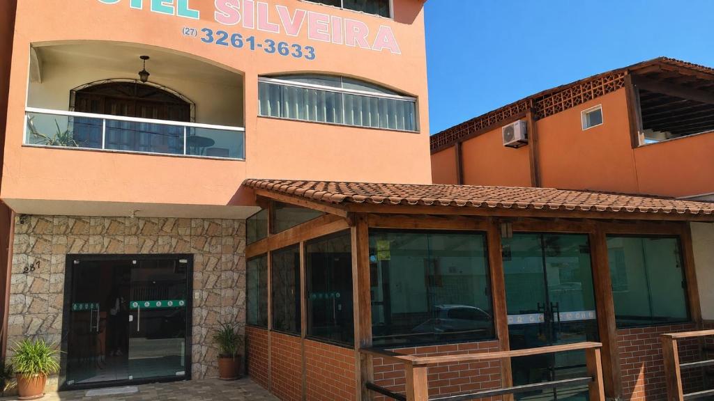 a building with a sign on the side of it at Hotel Silveira in Guarapari