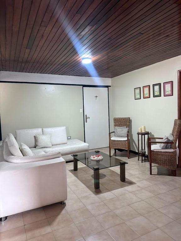 a living room with a couch and a table at Apartamento Amoblado Refugio Mérida in Mérida