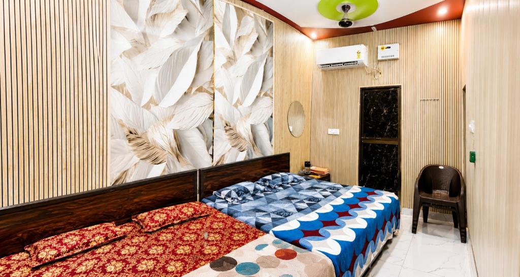 a bedroom with a bed in a room with a wall at Maa janki paying guest house near Ram mandir in Ayodhya