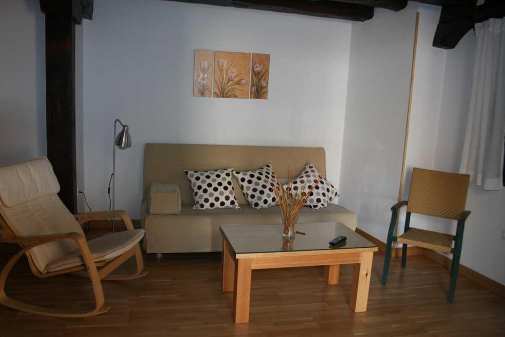 Posedenie v ubytovaní Apartamentos Casa de la Abuela