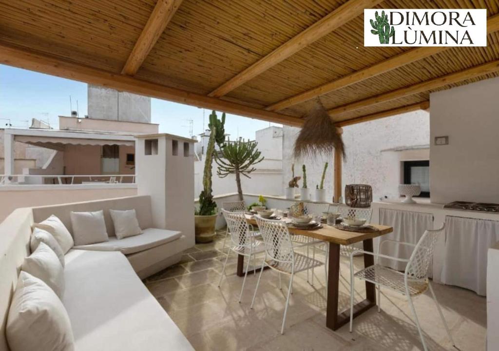 a living room with a couch and a table at Dimora Lùmina in Gallipoli