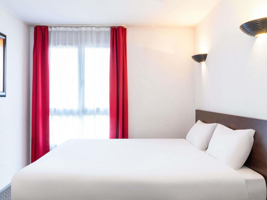 Aparthotel Adagio Access La Défense - Place Charras - Studio (1 Adult)