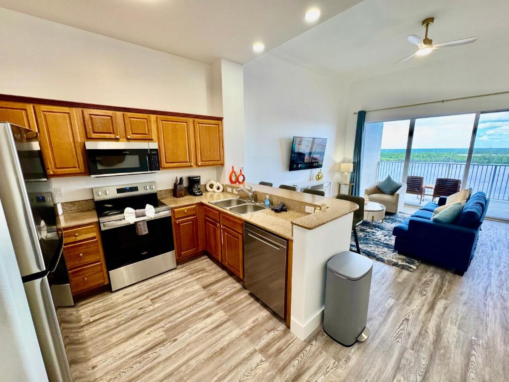 Balcony Lake Views - Pool, Gym, WiFi & Parking photo