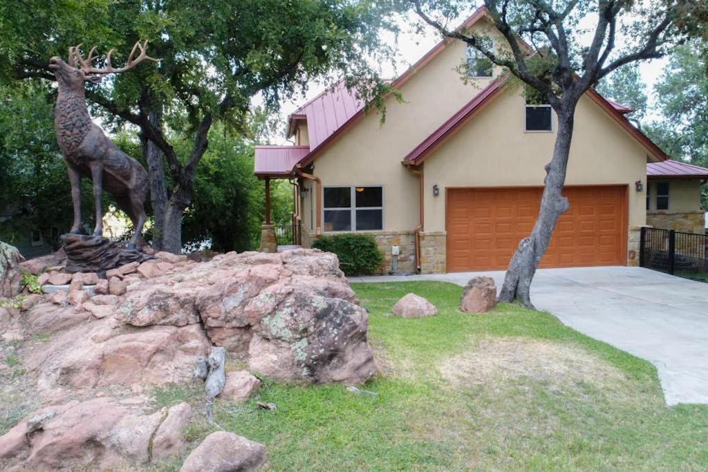 a statue of a giraffe in front of a house at Lakefront Home with WiFi, Entertainment, Dock & Lake Views - Dogs OK in Buchanan Dam