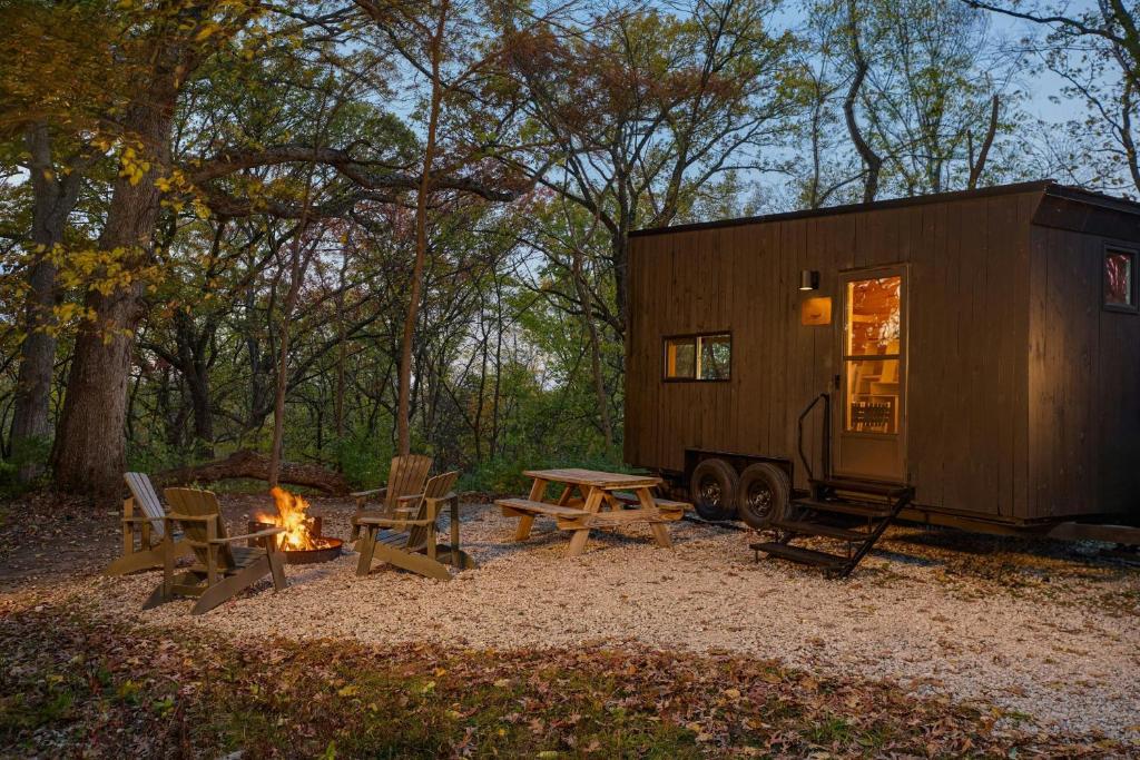 Postcard Cabins Big Bear, Outdoor Collection by Marriott Bonvoy - Standard Cabin With Queen Bed