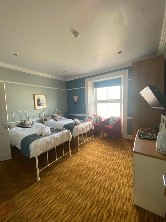 The Top House Inn - 