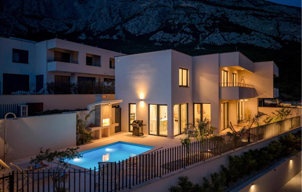 Beautiful Home In Makarska