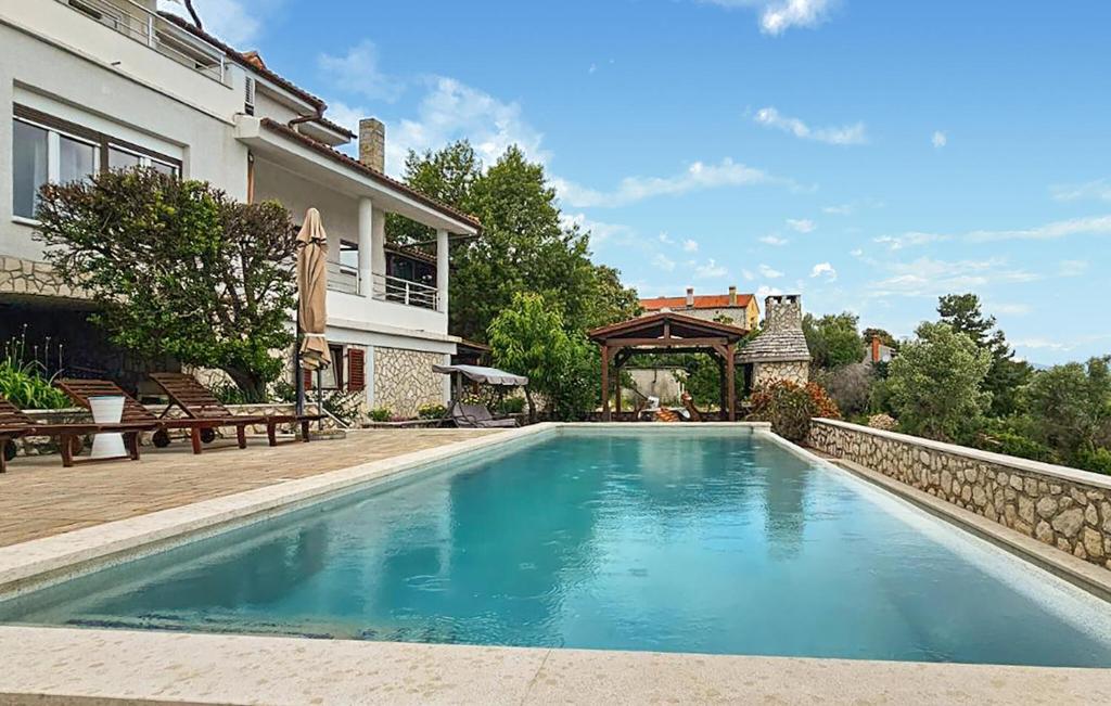 a swimming pool in the backyard of a house at Apartment Labin Ravni in Labin