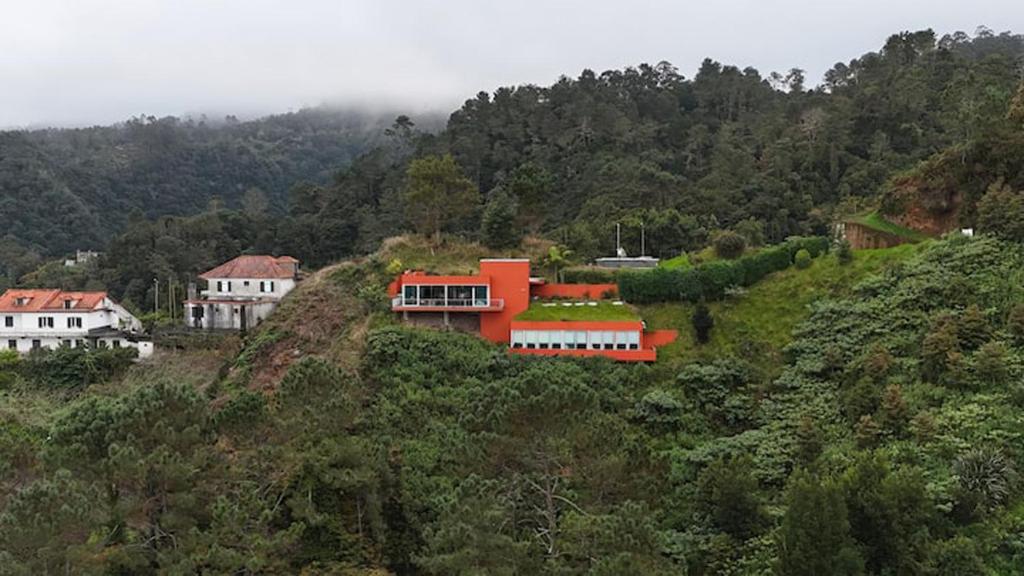 a house sitting on top of a hill at Keam House in Santana