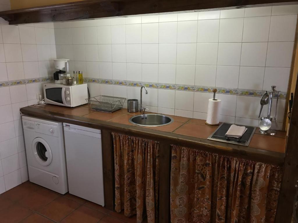 Una cocina o zona de cocina en El Bulin de Horcajuelo