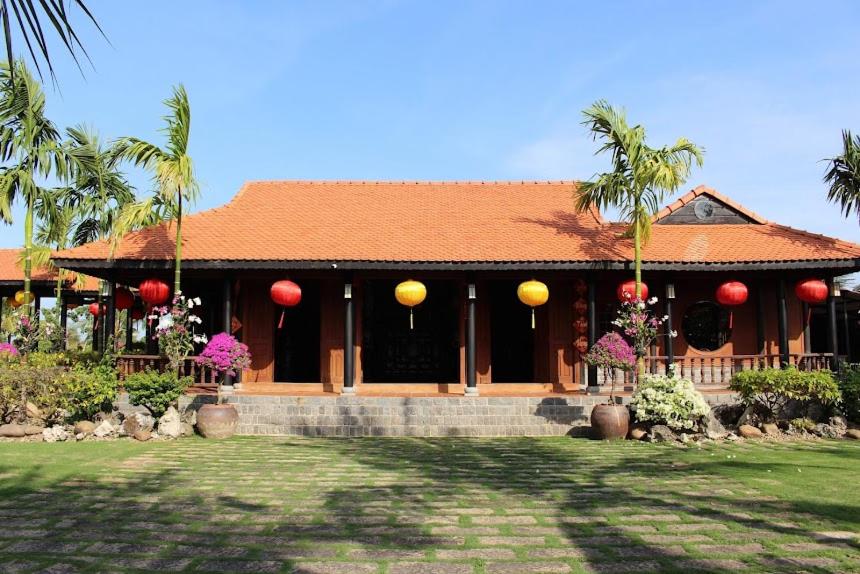 a house with chinese decorations on the front of it at Woods House Homestay in Sa Ðéc
