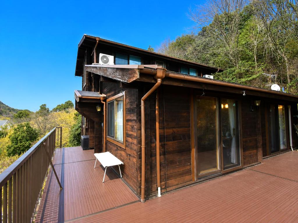 a wooden building with a bench on a deck at ヴィータ牛窓 in Setouchi