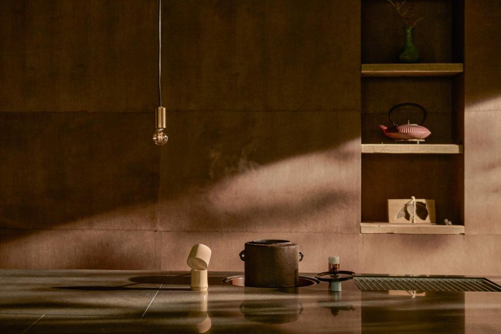 a kitchen with a pot on top of a table at KÚON Hakone Gora in Hakone