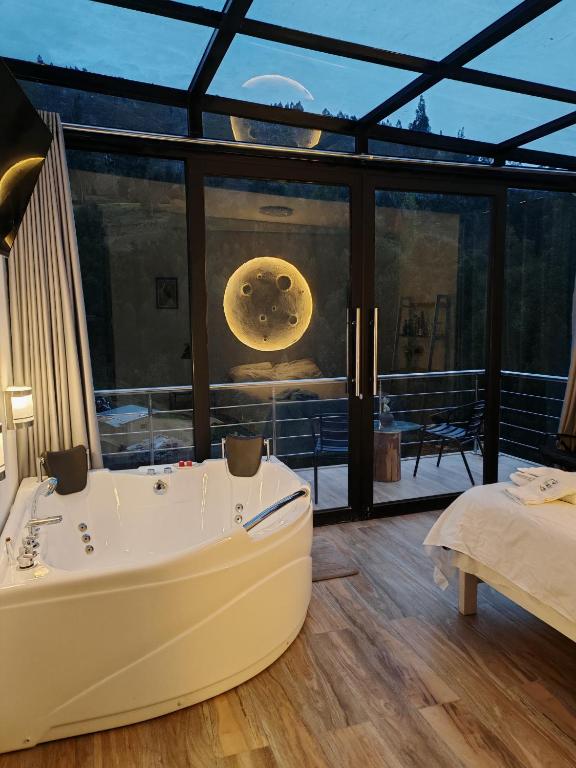a bath tub in a room with a window at Xaxa Lodge in Tarma