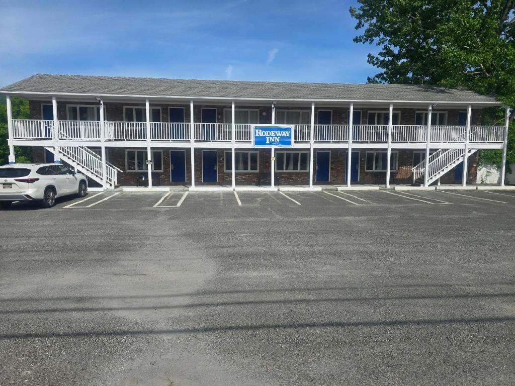 Φωτογραφία από το άλμπουμ του Rodeway Inn σε Adams