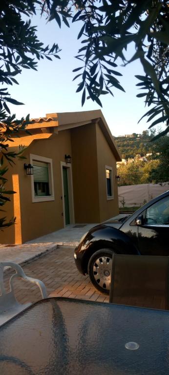 a car parked in front of a house at Villa Mareta in Svoronata