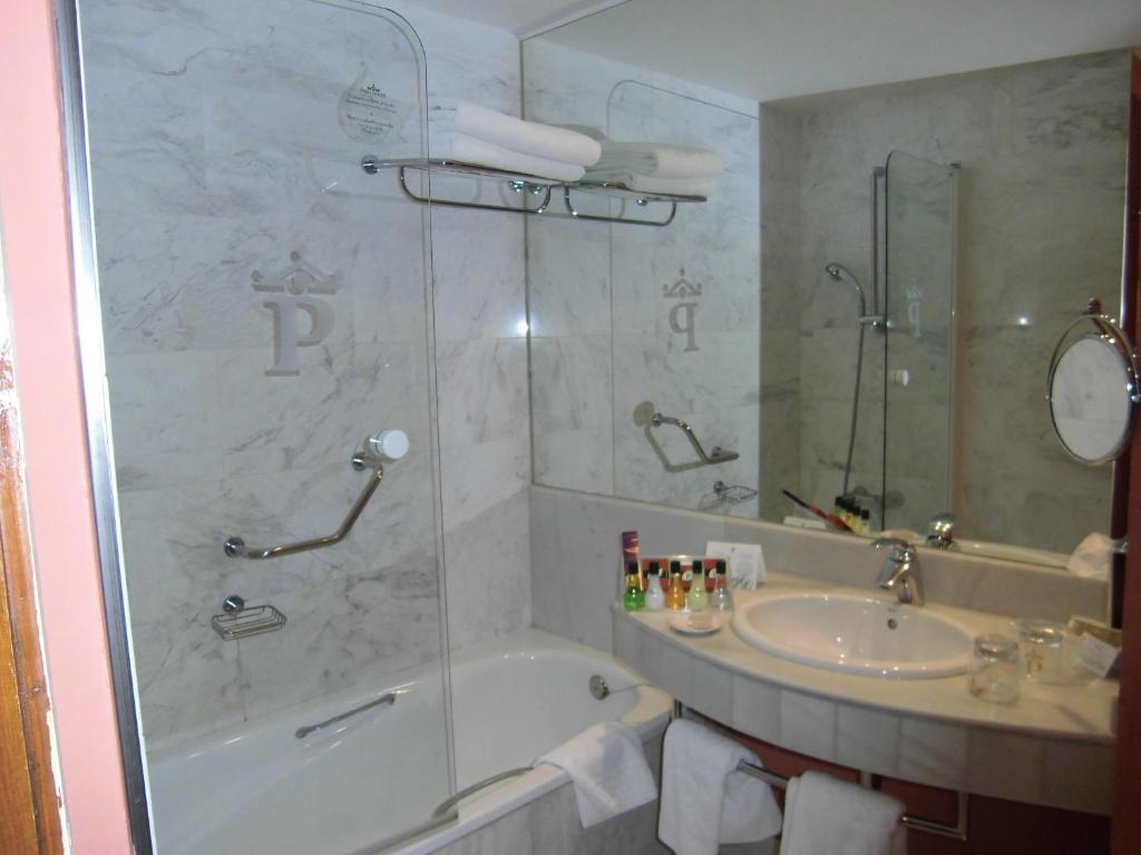 Un baño de Parador de Bielsa