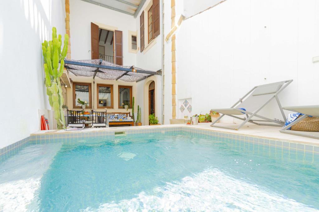 a swimming pool in the middle of a house at Casa Angels in Pollença