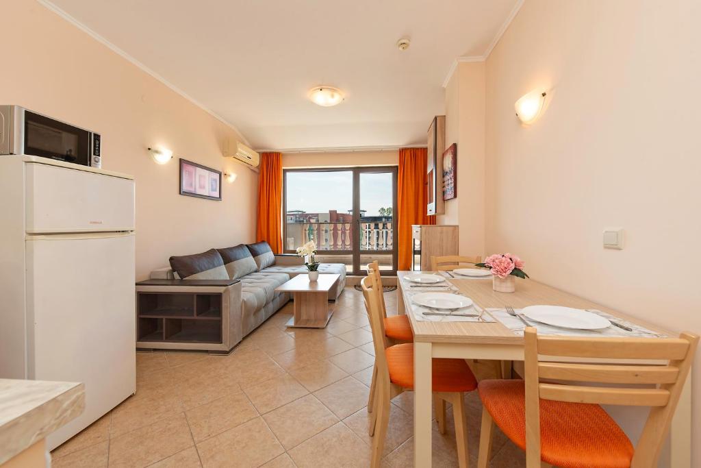 Royal Sun Apartments - 