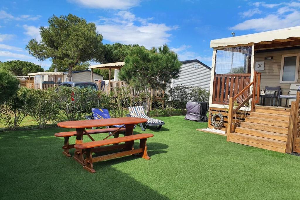 Mobilhome 3 chambres avec terrasse et magnifique jardin