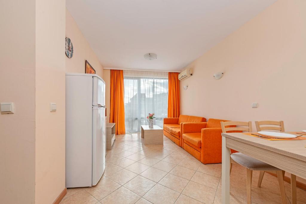 Royal Sun Apartments - 
