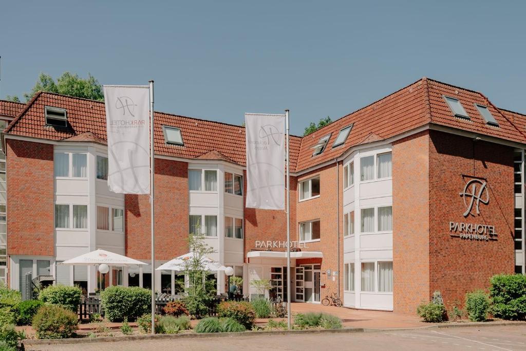 a rendering of the front of a hotel at Parkhotel Papenburg by Hackmann in Papenburg