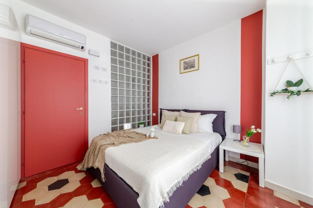 Characteristic one bedroom Apartment Columns of San Lorenzo