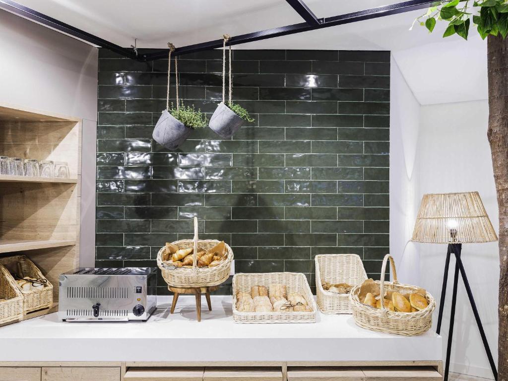 A bakery-style breakfast counter displays baskets of bread and pastries.