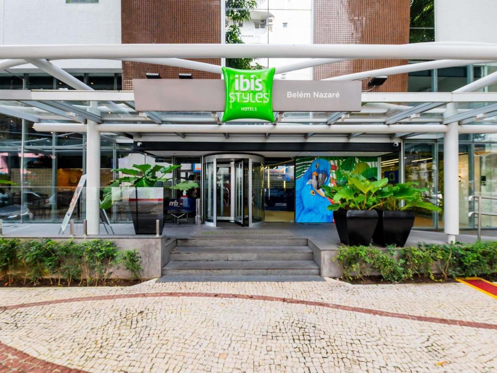 a bus stop entrance to a building with a bus sale sign at ibis Styles Belem Nazare in Belém