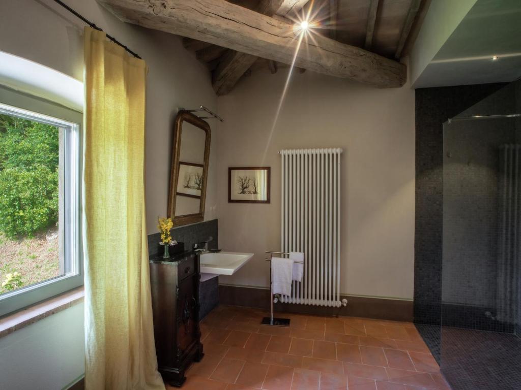 Zdjęcie z galerii obiektu Tranquil Stay in Vir s Beauty w Arezzo